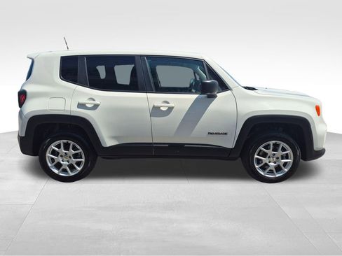 Used 2023 Jeep Renegade Latitude image 10