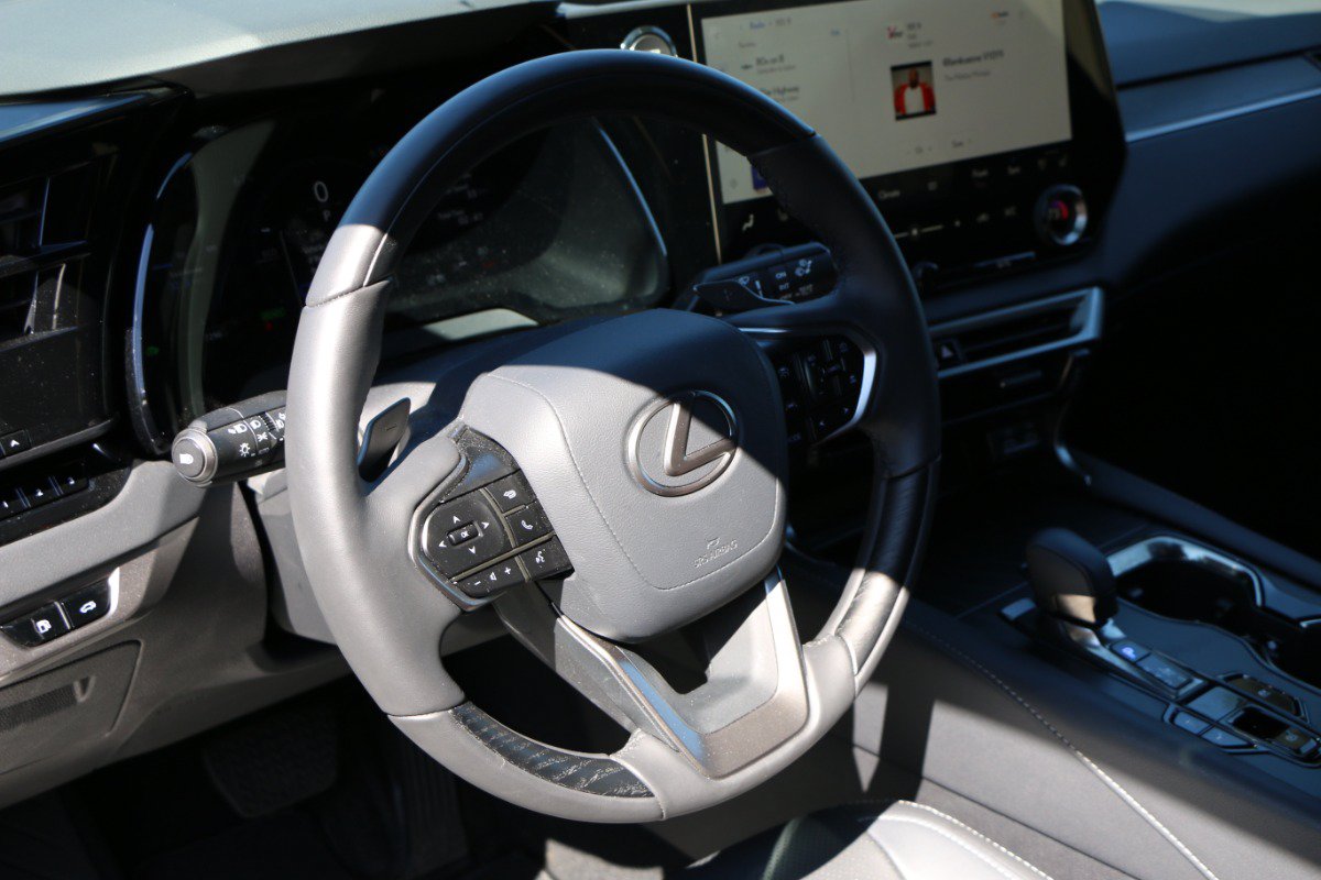 Used 2026 Lexus RX 350h w/ Accessory Package (2T) AWD/4WD image 17