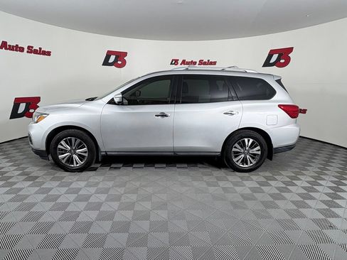 Used 2019 Nissan Pathfinder SL FWD image 3