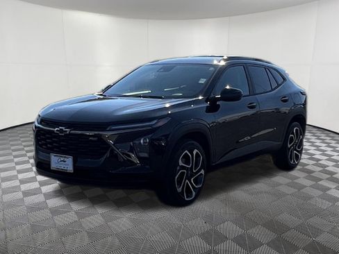 Used 2026 Chevrolet Trax RS FWD image 3