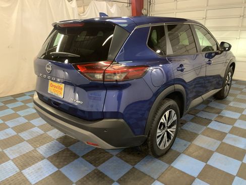 Used 2023 Nissan Rogue SV image 5