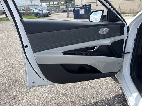 Used 2023 Hyundai Elantra Limited FWD image 10