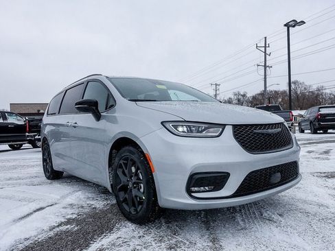 New 2026 Chrysler Pacifica Select image 13