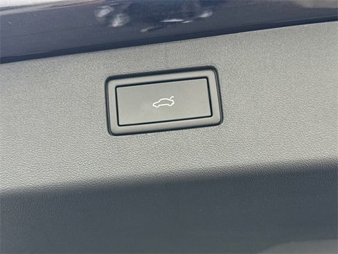 New 2026 Volkswagen Tiguan SE image 12