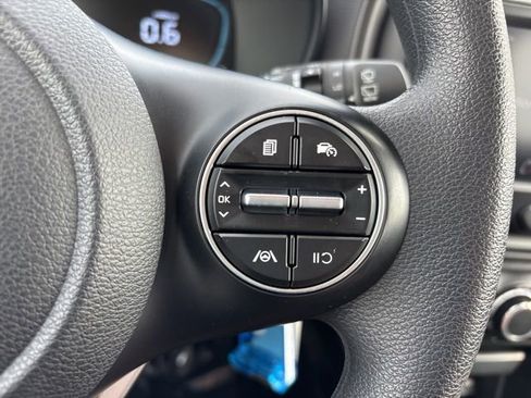 Used 2025 Kia Soul LX w/ LX Technology Package FWD image 9
