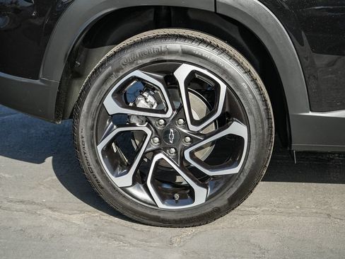 Used 2025 Chevrolet Trax RS FWD image 10