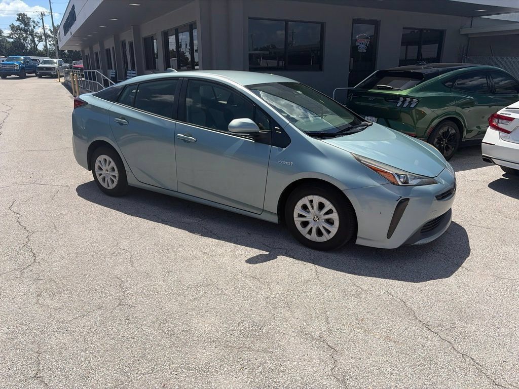 Used 2020 Toyota Prius L Eco FWD image 1