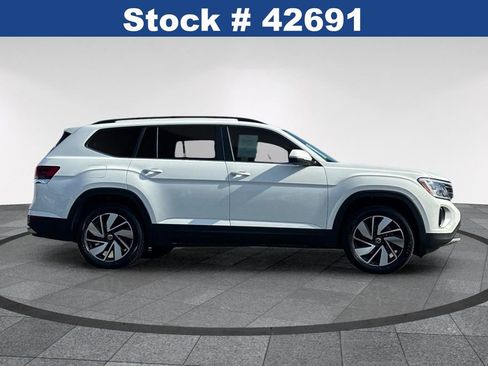 Used 2024 Volkswagen Atlas SE image 4