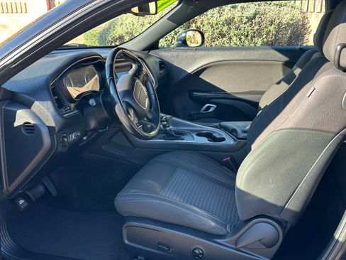 Used 2018 Dodge Challenger SXT image 6