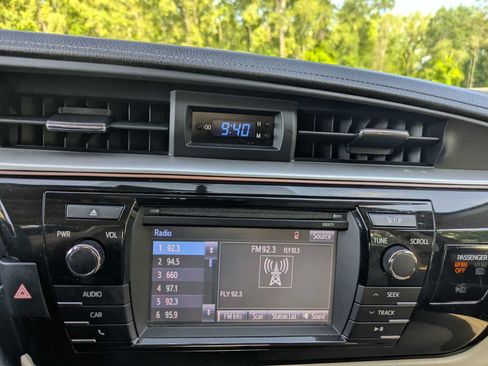 Used 2016 Toyota Corolla LE FWD image 21