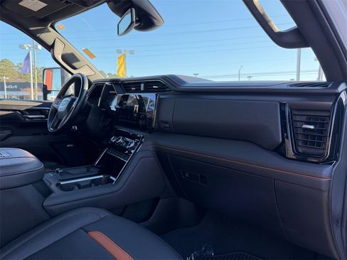 Used 2024 GMC Sierra 2500 AT4 w/ AT4 Preferred Package image 16