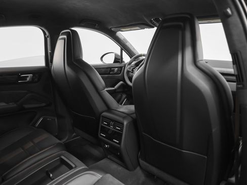 Certified 2022 Porsche Cayenne Turbo GT image 40