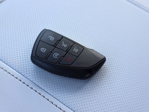 New 2025 Chevrolet Suburban Premier image 34