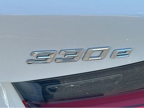 Used 2021 BMW 330e w/ Convenience Package RWD image 32