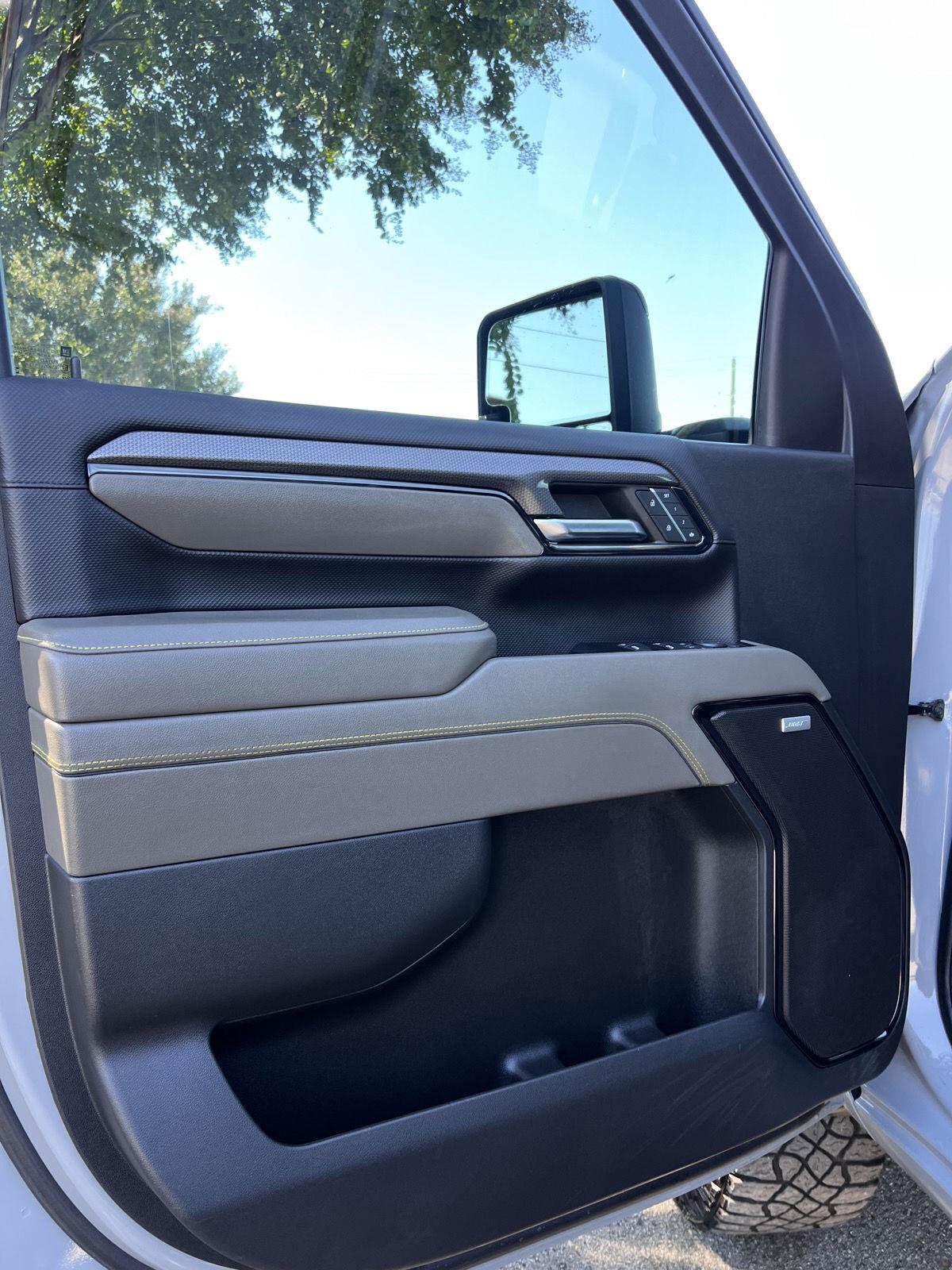 Used 2024 Chevrolet Silverado 2500 ZR2 w/ Technology Package AWD/4WD image 32