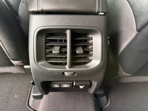 Used 2022 Jeep Cherokee Limited image 16