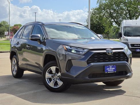 Used 2025 Toyota RAV4 XLE FWD image 2
