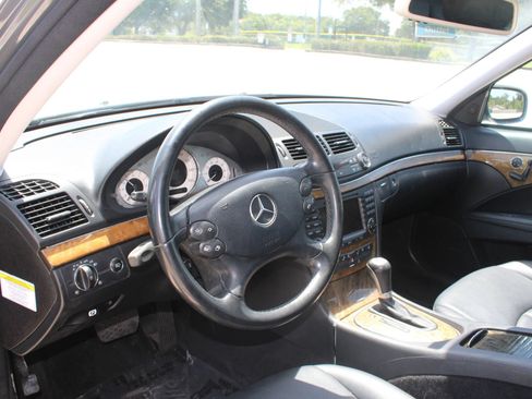 Used 2007 Mercedes-Benz E 350 4MATIC Sedan image 10