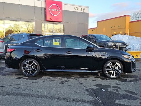 Used 2025 Nissan Sentra SR w/ SR Premium Package FWD image 8