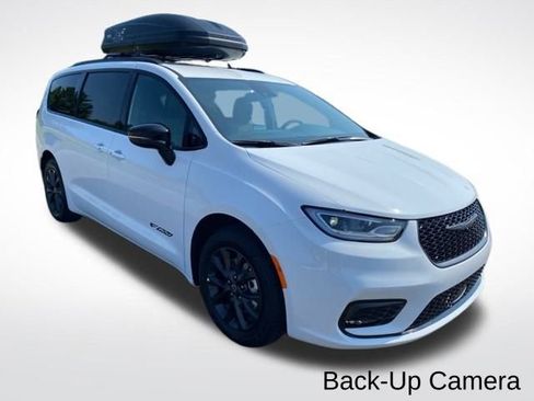New 2025 Chrysler Pacifica Select w/ Fav Edition Package image 7