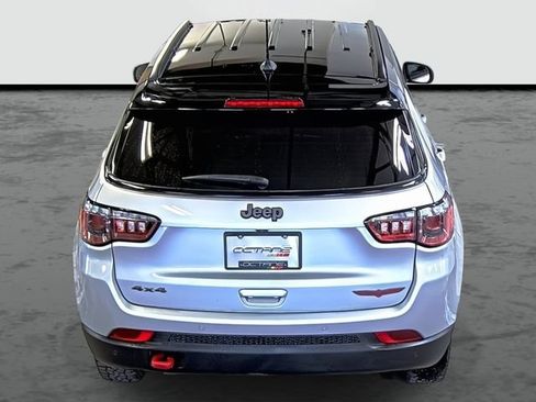 Used 2025 Jeep Compass Trailhawk AWD/4WD image 3
