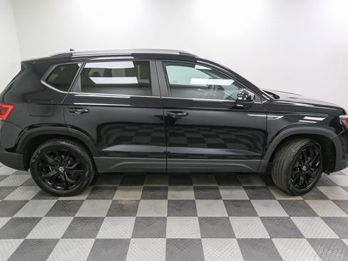 Certified 2022 Volkswagen Taos SE w/ Panoramic Sunroof Package image 9