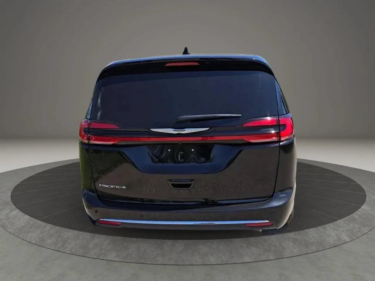 Used 2024 Chrysler Pacifica Touring-L FWD image 5