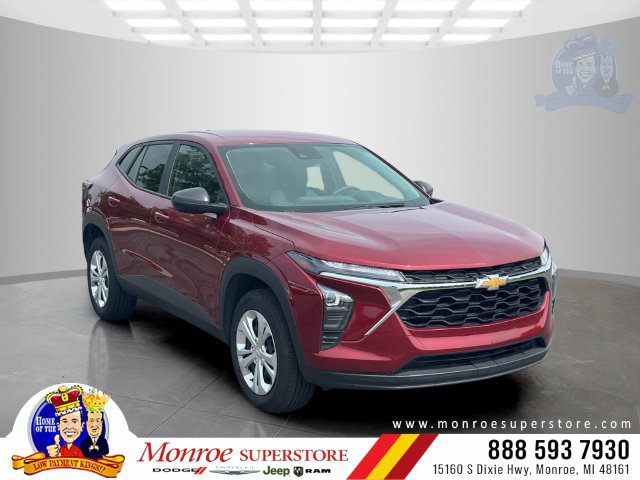 Used 2024 Chevrolet Trax LS w/ Driver Confidence Package FWD image 1
