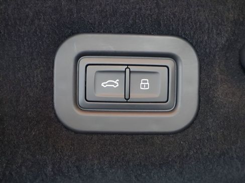 Used 2024 Bentley Continental GT image 18