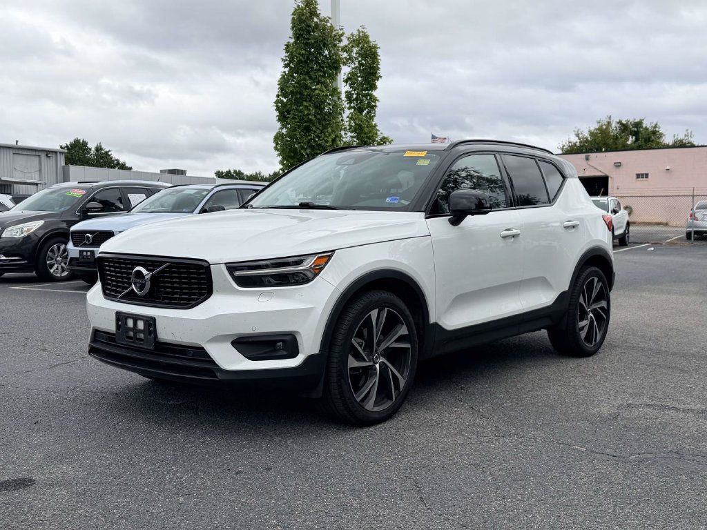 Used 2020 Volvo XC40 T5 R-Design w/ Protection Package Premier AWD/4WD image 4