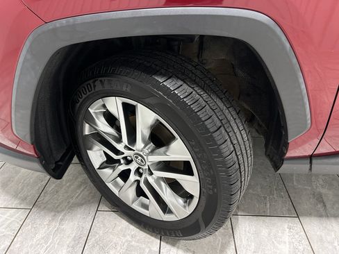 Used 2020 Toyota RAV4 XLE Premium image 32