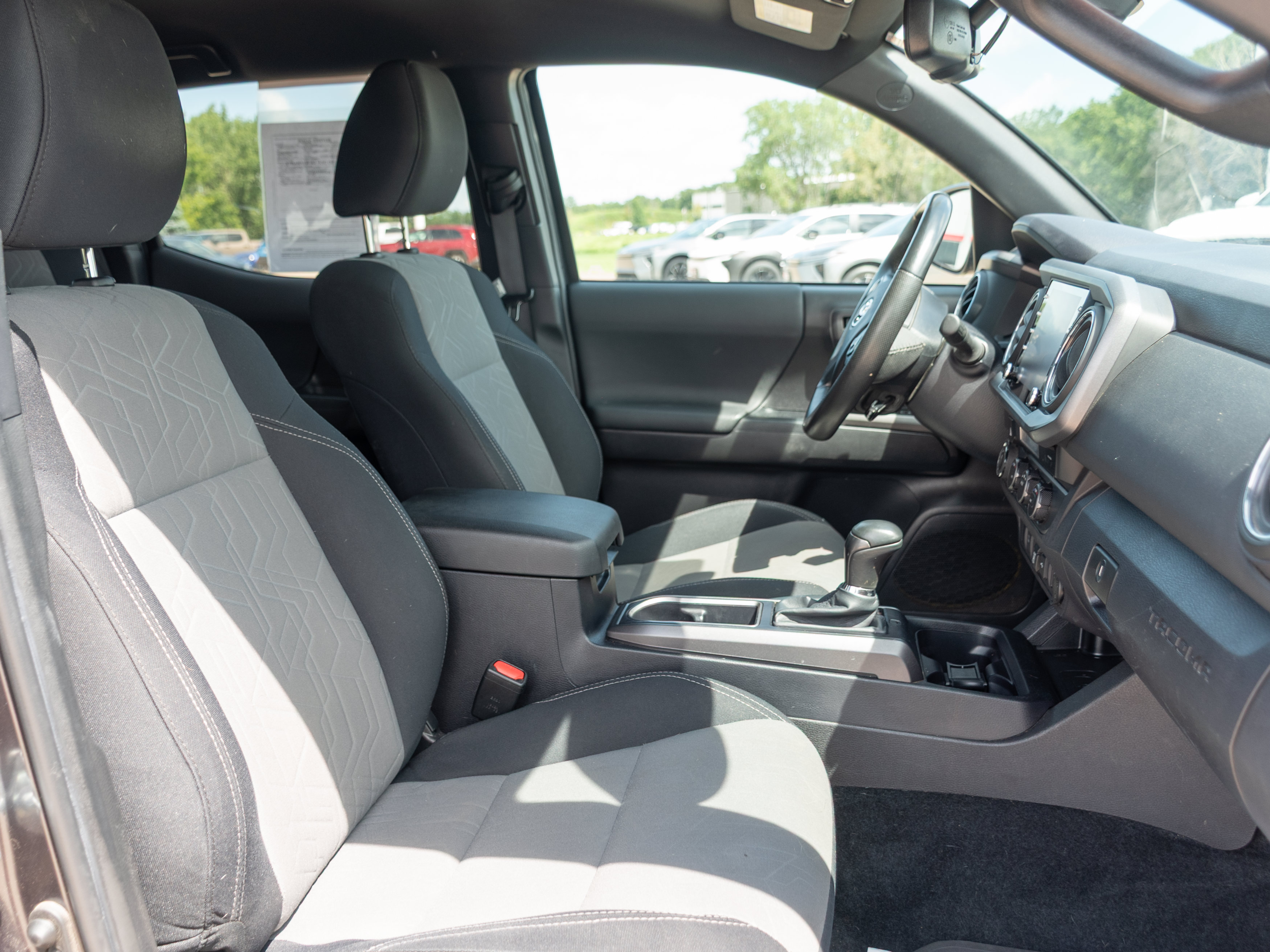 Used 2022 Toyota Tacoma TRD Sport AWD/4WD image 23