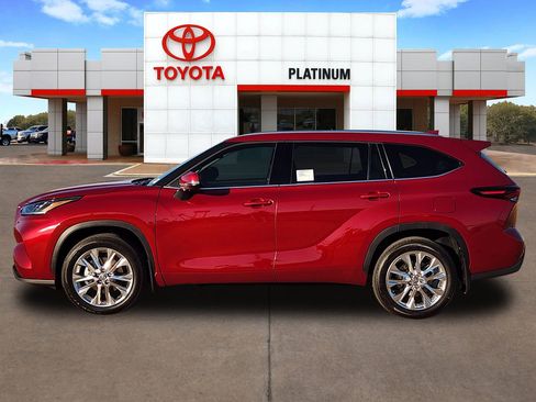 New 2026 Toyota Highlander Limited image 3