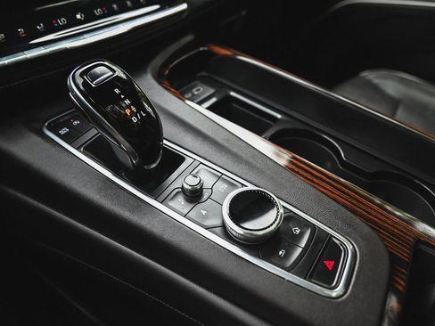 Used 2023 Cadillac Escalade Premium Luxury image 27