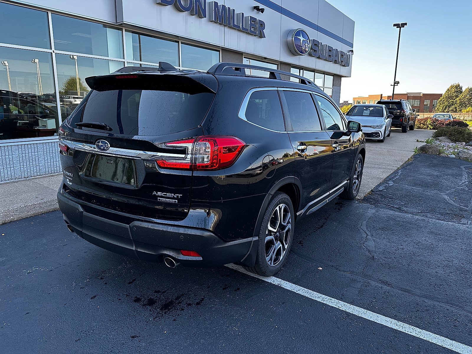 Used 2023 Subaru Ascent Touring AWD/4WD image 3