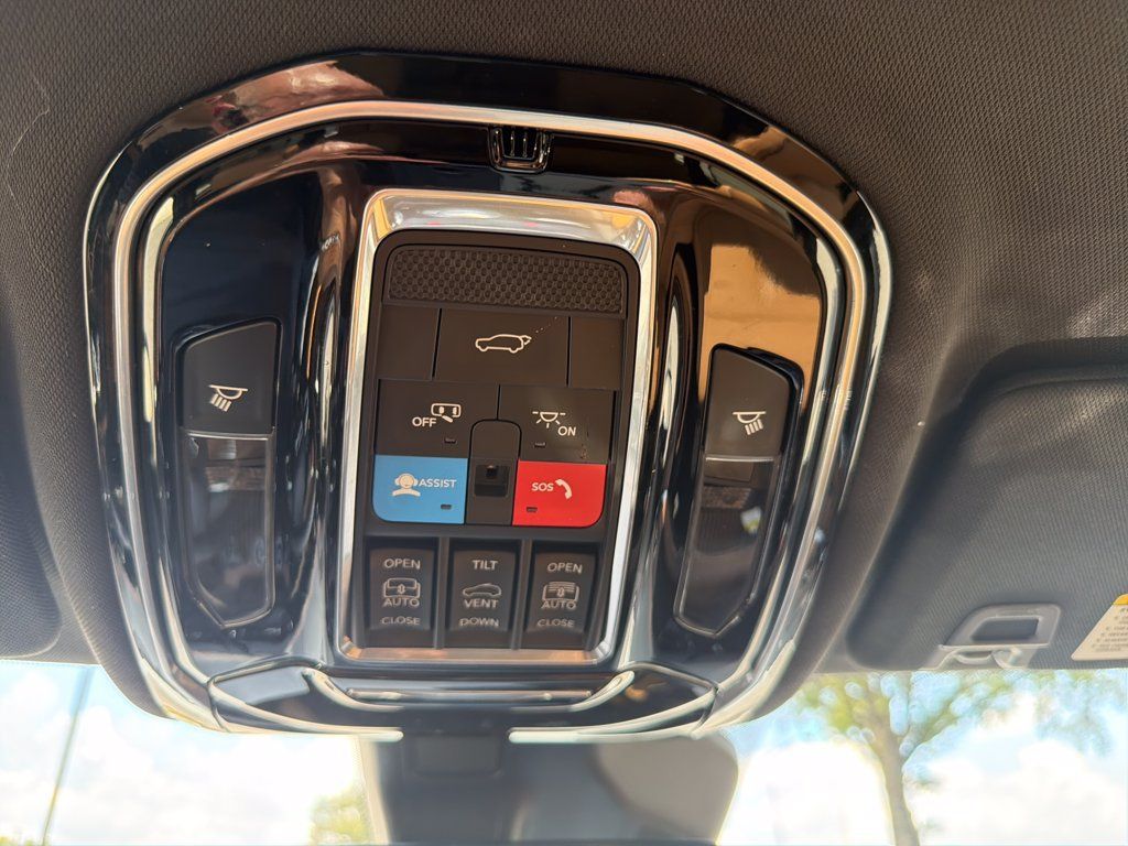 Used 2024 Jeep Grand Cherokee L Summit AWD/4WD image 23