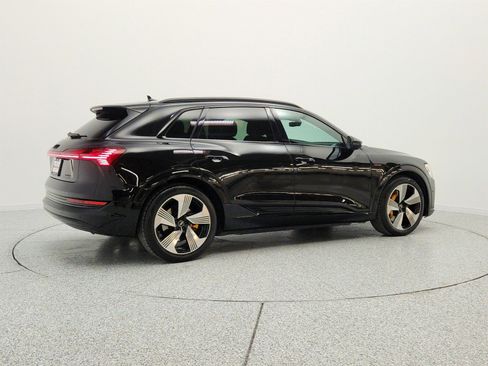 Used 2023 Audi e-tron Premium Plus w/ Premium Plus Package AWD/4WD image 5