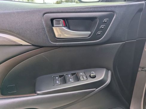 Used 2019 Toyota Highlander Limited image 22