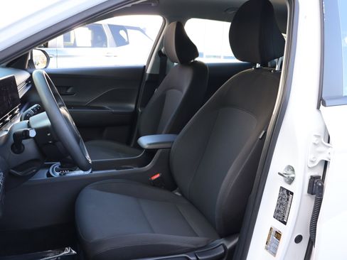 Used 2024 Hyundai Kona SE image 2