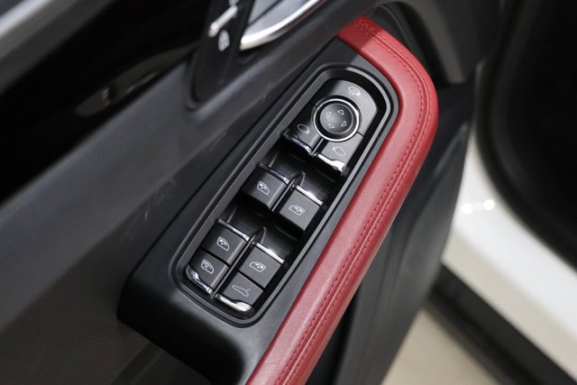 Used 2023 Porsche Macan S AWD/4WD image 17