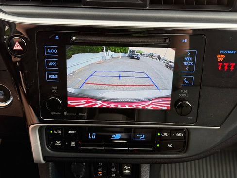 Used 2018 Toyota Corolla XLE FWD image 24
