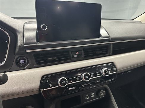 Used 2025 Honda Pilot Touring image 21