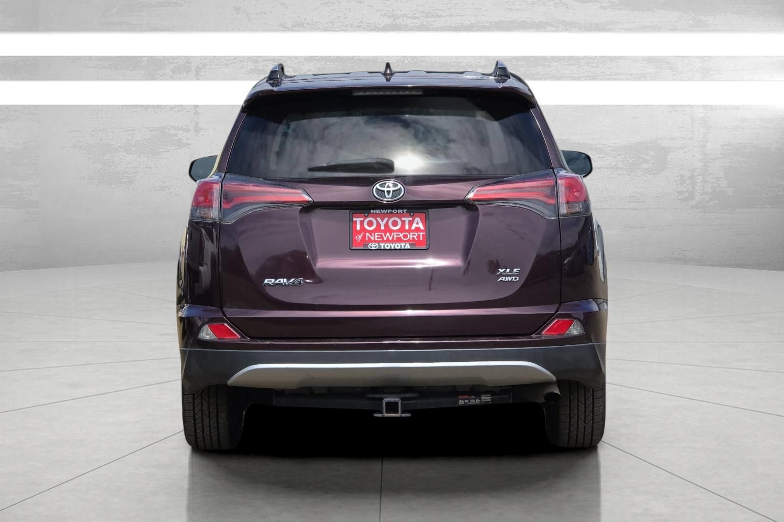 Used 2017 Toyota RAV4 XLE AWD/4WD image 5