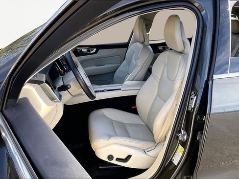 Used 2018 Volvo XC60 T5 Momentum w/ Convenience Package image 15