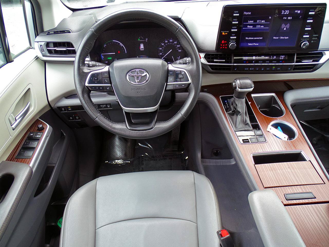 Used 2024 Toyota Sienna XLE FWD image 22