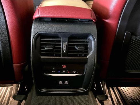 Used 2023 BMW 330i Sedan w/ Premium Package image 34