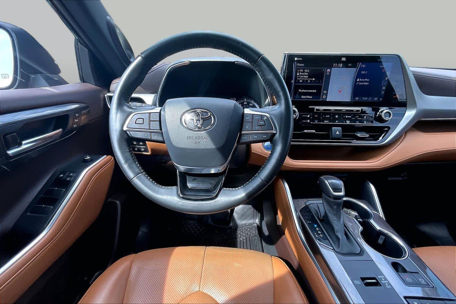Used 2021 Toyota Highlander Platinum AWD/4WD image 6