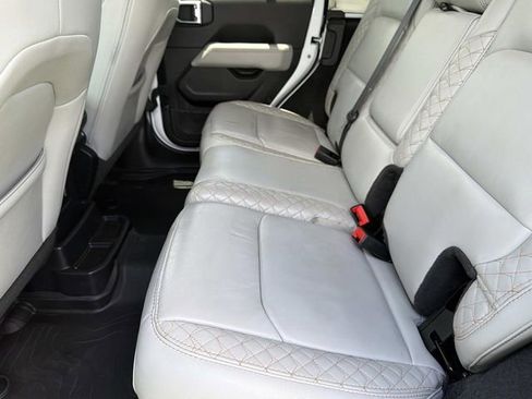 Used 2022 Jeep Wrangler Unlimited Sahara AWD/4WD image 20