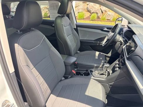 Used 2023 Volkswagen Taos SE w/ Panoramic Sunroof Package AWD/4WD image 11