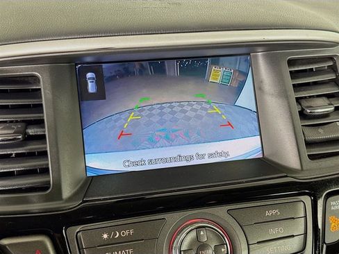 Used 2020 Nissan Pathfinder SV image 16